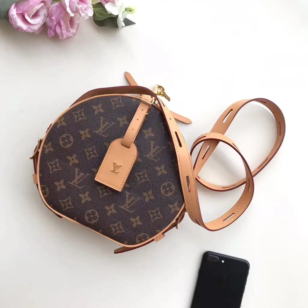 PETITE Louis CHAPEAU BOITE Vuitton 0511